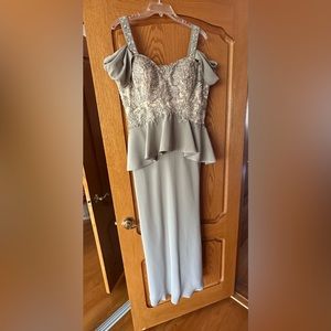 Tony bowls peplum beaded evening dress sz 16